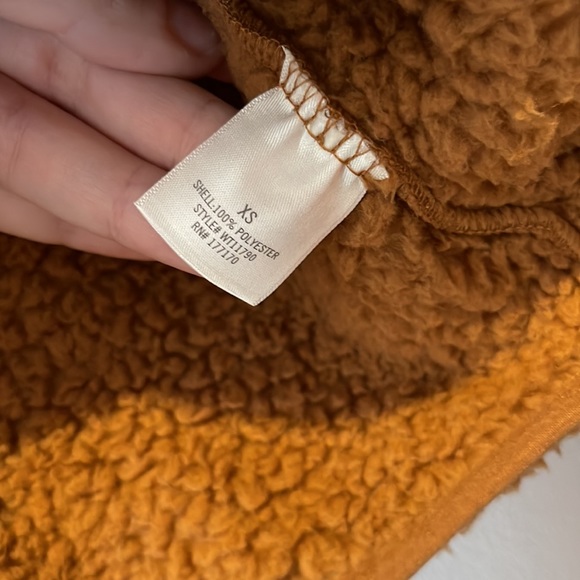 Francesca’s Studio 19 XS Kelly Sherpa Pullover Sweater Camel NWT - Picture 8 of 9